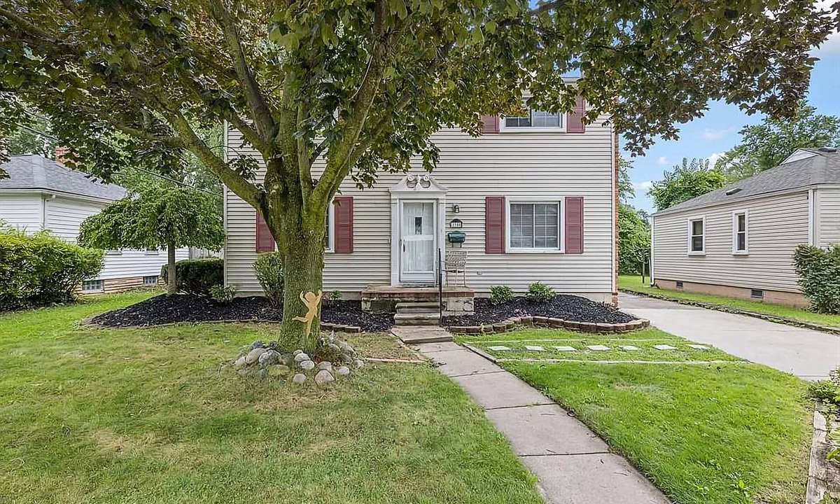 Royal Oak House | Spacious 5BR/2BA-5x55" TV-Super Fast Fiber Internet-Royal Oak DT-Prime Location