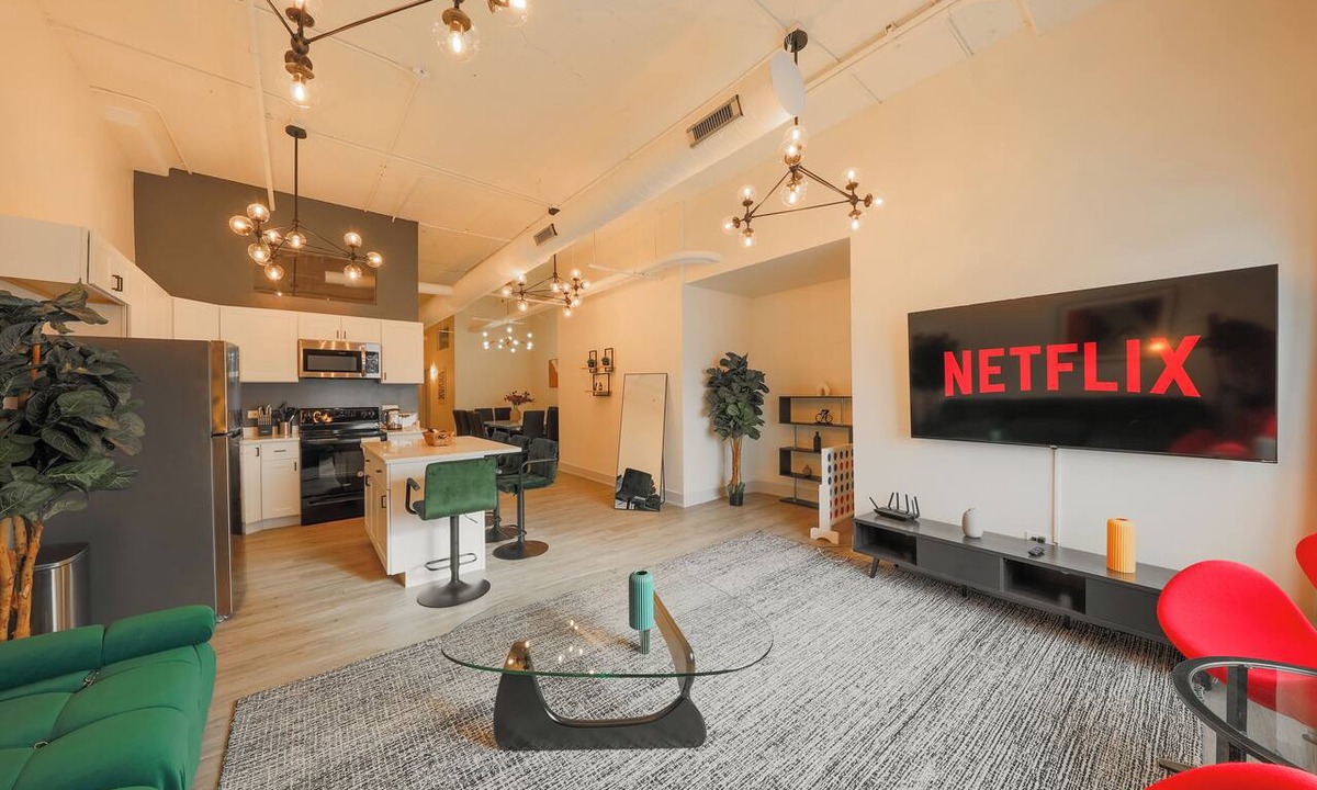 Near South Side Apartment | Spacious 5BR Luxury Suite Near McCormick Place, Soldier Field & Grant Park