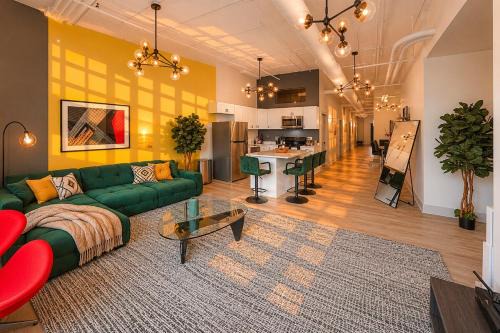 Near South Side Apartment | Spacious 5BR Luxury Suite Perfect for Groups with Gym Access and Optional Parking Near McCormick Place, Grant Park and Soldier Field