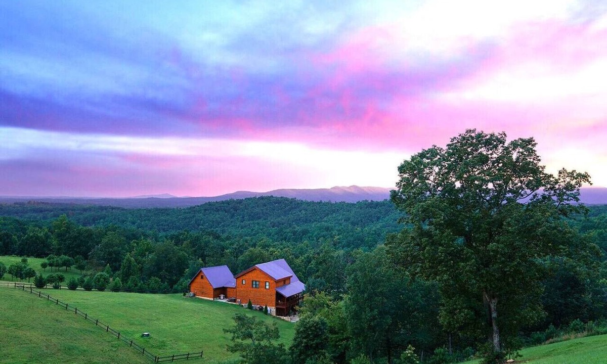 Dobson Cabin | Spacious 5BR Mountain Escape Mt. Airy | With Views