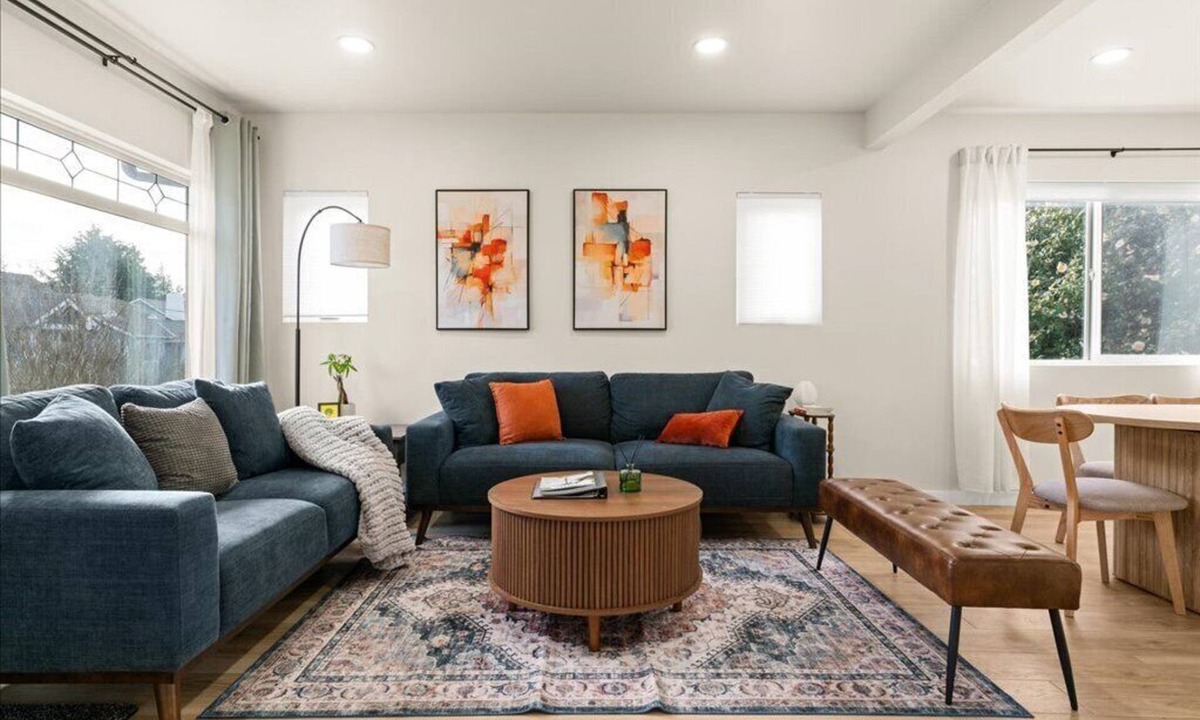 Greenwood House | Spacious 5BR Walkable Seattle Home Near Green Lake