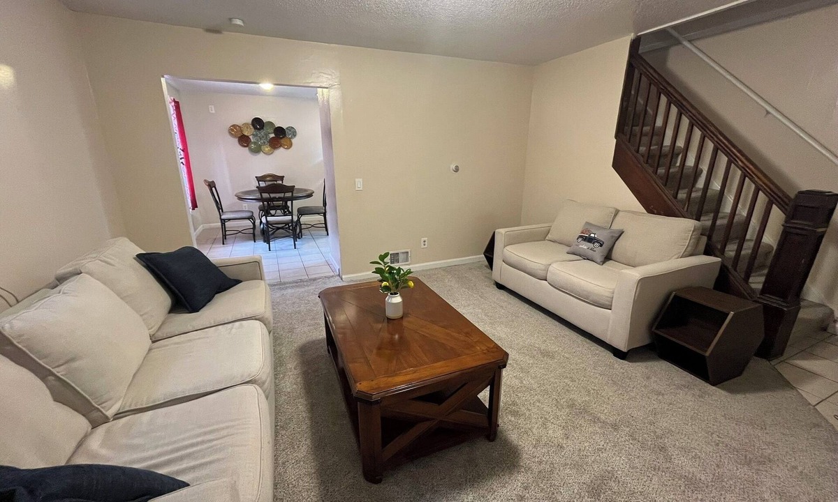 Lansing House | Spacious and Convenient 3-bedroom Home