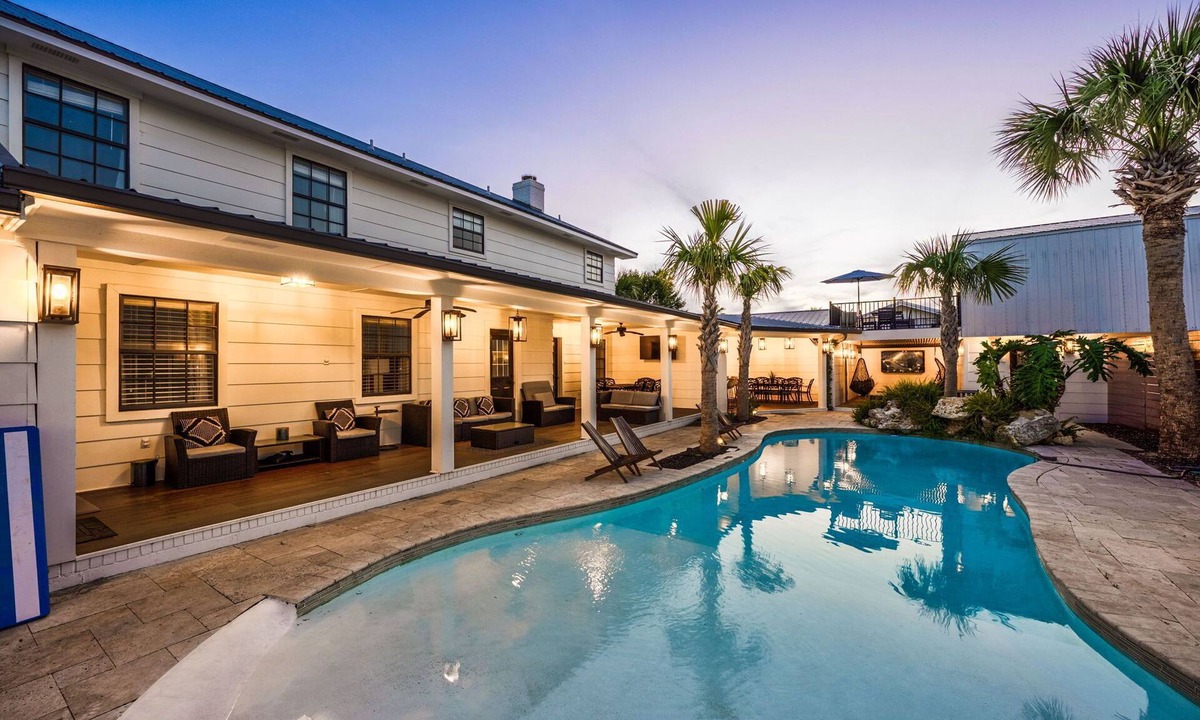 Kiska Beach House | Spacious and Luxurious Private Oasis - Pool - Hot Tub - Game Rm - Premier Beach!