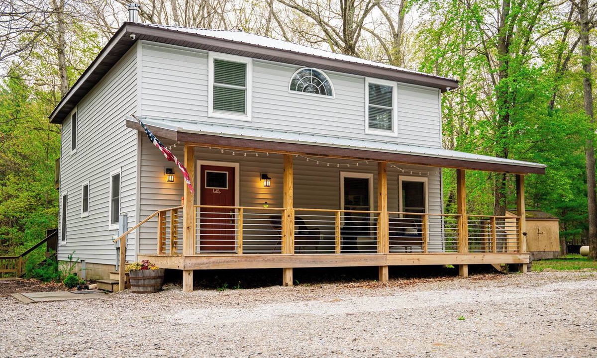 Irons House | Spacious cabin for families & friends, ORV trails, Big Bass Lake access, & more!