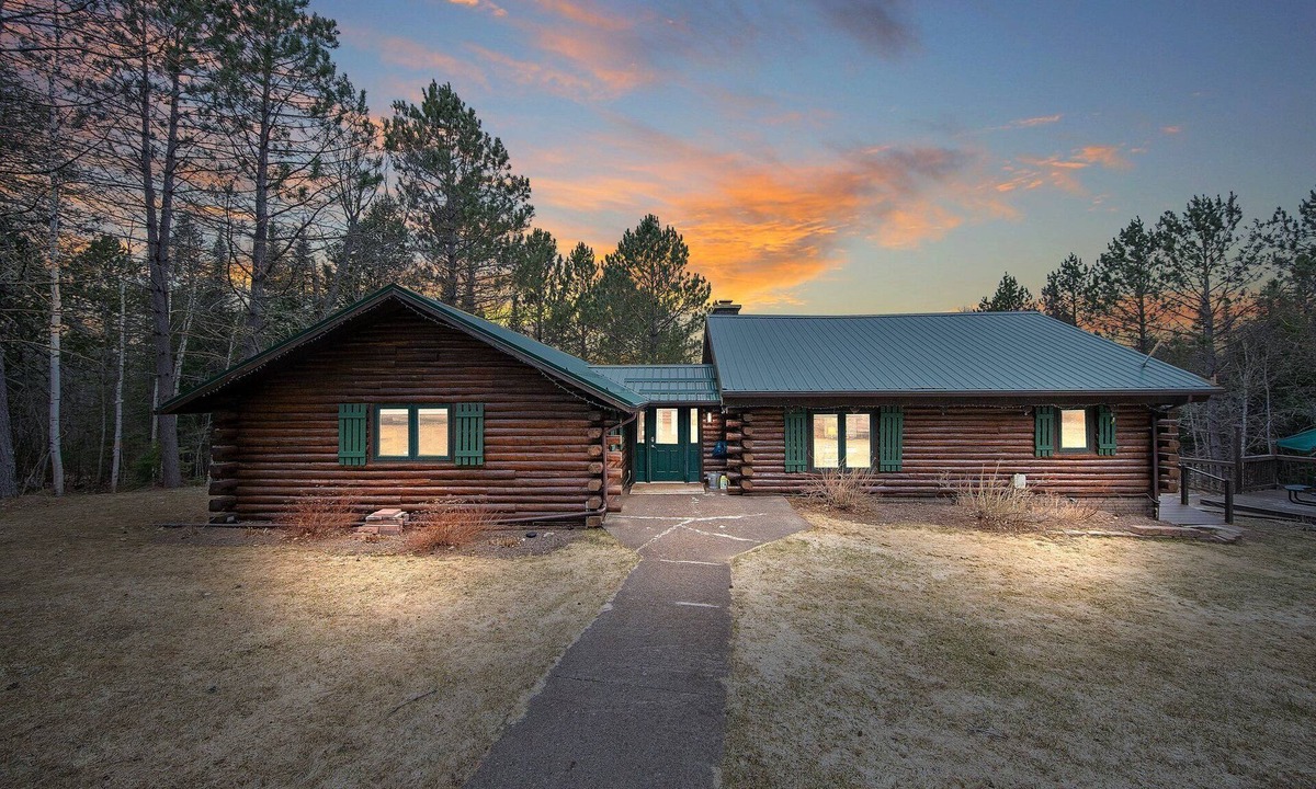 Lutsen Cabin | Spacious cabin on beautiful Caribou Lake