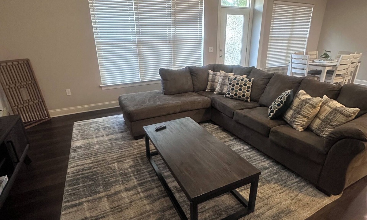 Crestview House | Spacious charming 4BR Crestview Home—Prime location