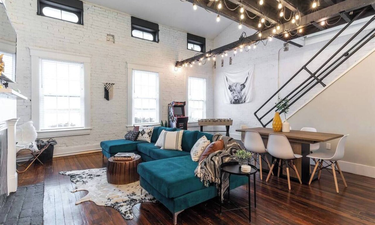 Pendleton Condo | Spacious & Chic - Walk to OTR, DT and Sleeps 11