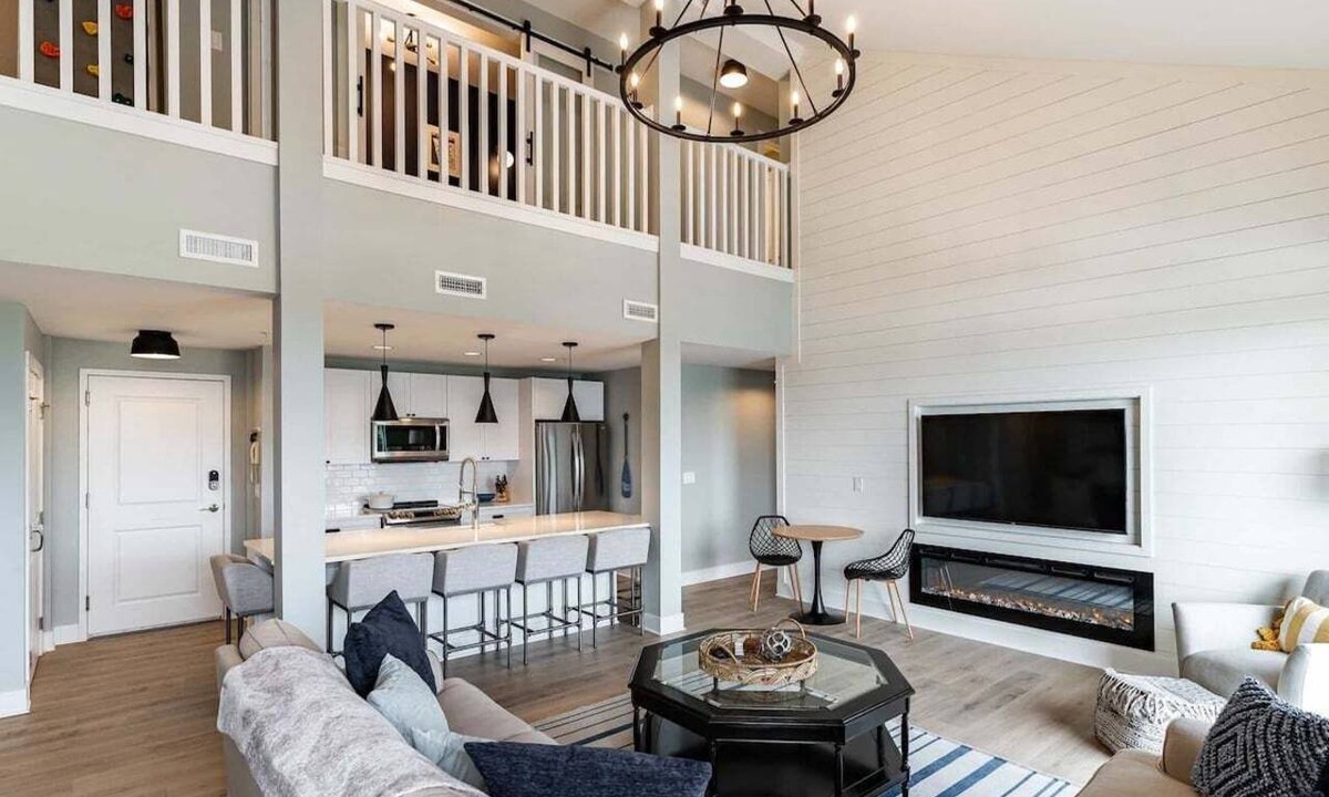 Grand Haven Condo | Spacious Condo Perfect for Fun Family Getaways