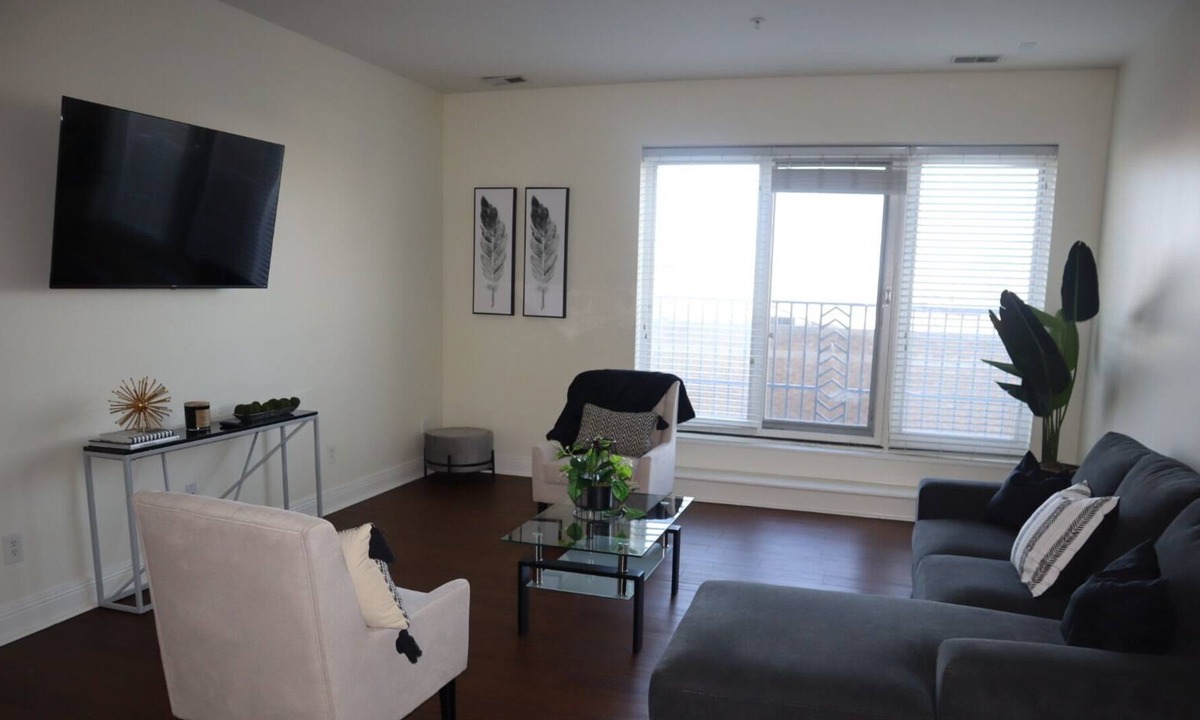 Market East District Apartment | Spacious downtown Indy Apt.2Rm Free Parking