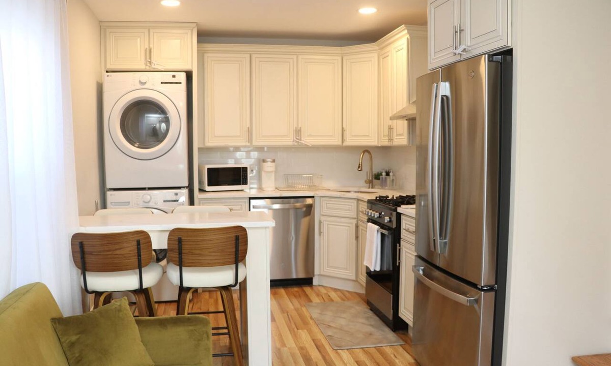 Uniondale Apartment | Spacious & Elegant 3 full bedroom apartment - Heart of Long Island