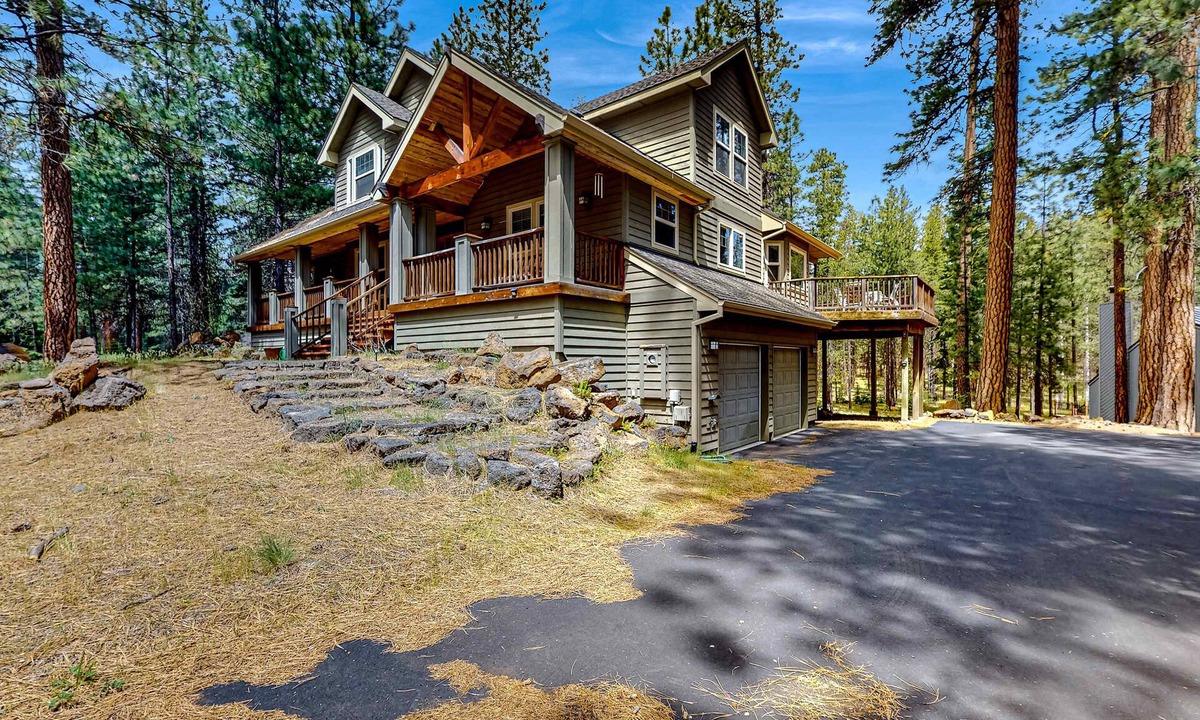 Black Butte Ranch House | Spacious family home with wraparound deck, gas grill, and resort amenities