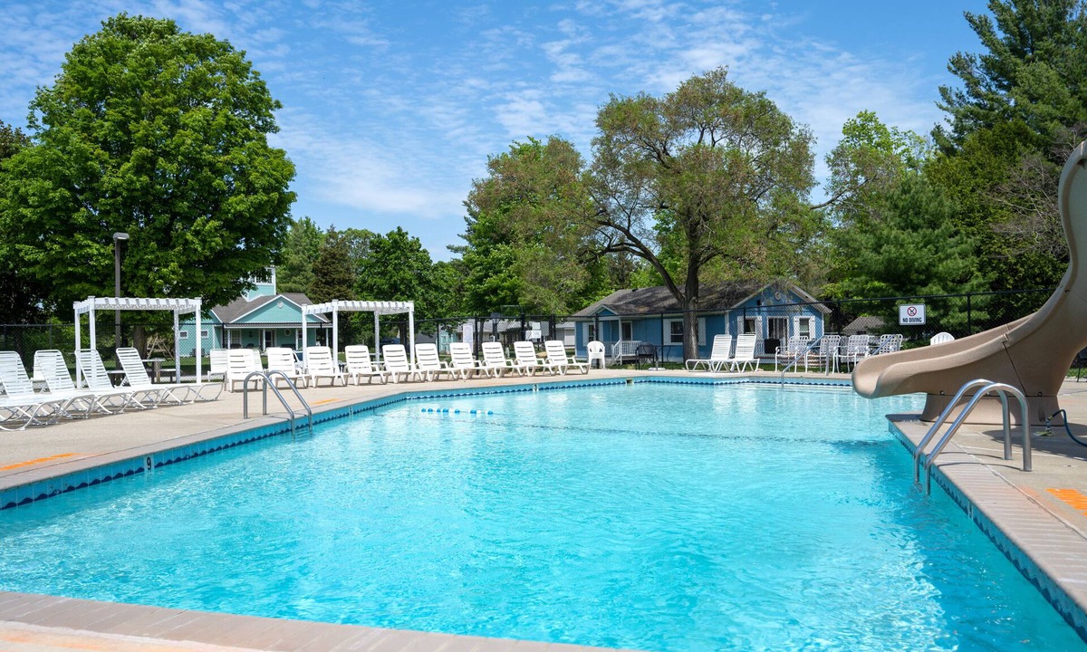 Mears House | Spacious Floradale Retreat w/shared heated Pool, Tennis + more. Close to dunes!