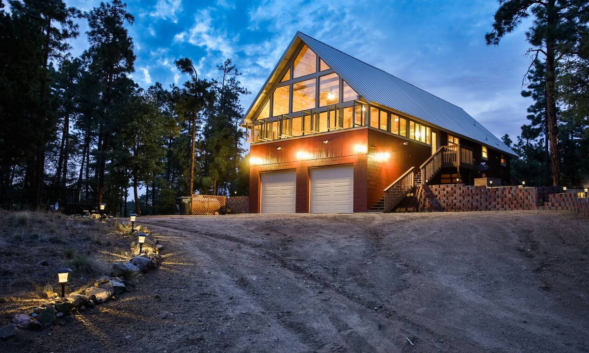 Highland Pines Cabin | Spacious Forest View Prescott Cabin with Game Room, Large Deck & Family Friendly