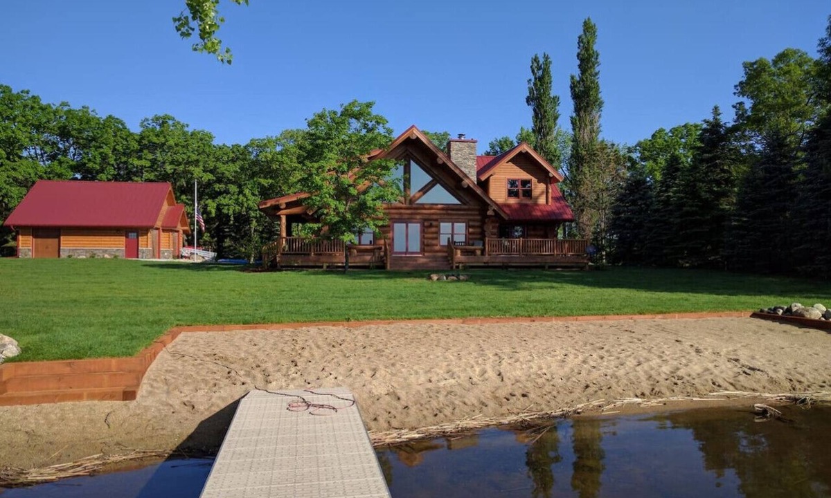 Miltona Cabin | Spacious & Fun Lakefront Gem: Games - Views - Deck