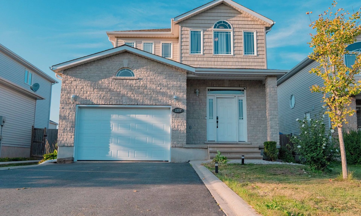 Amherstview House | Spacious Home with Basement: Great for families or Groups