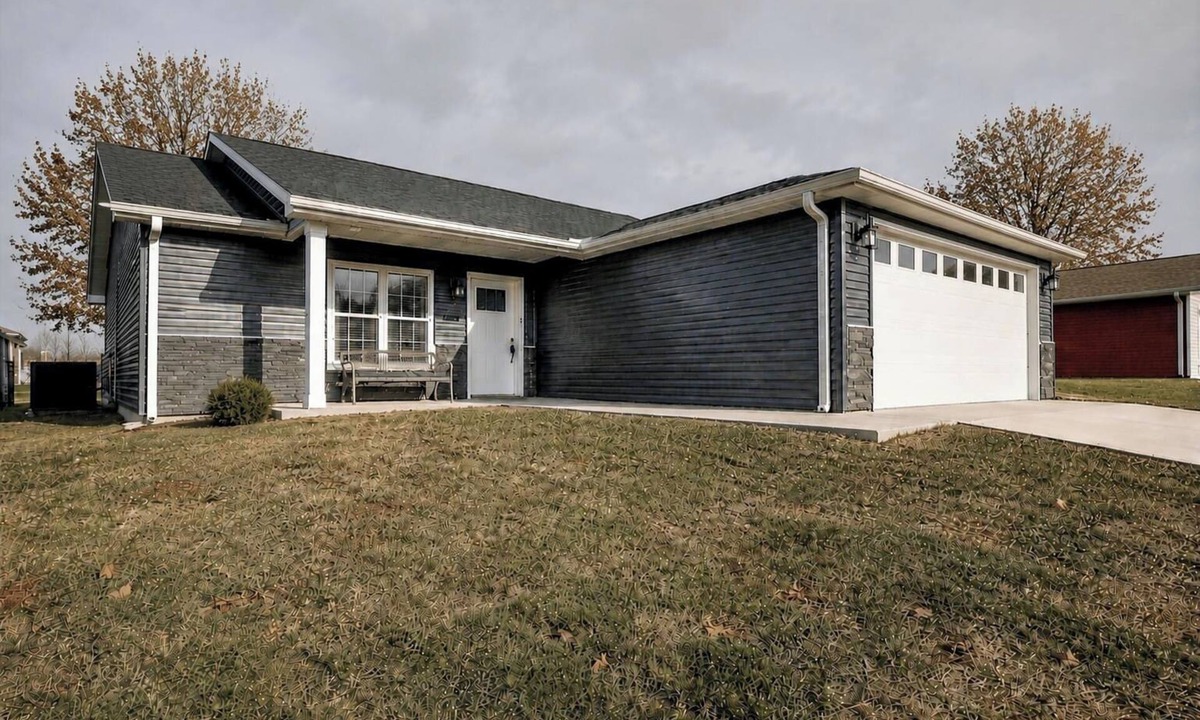 Quincy House | Spacious & Modern 2BR Home with Attached Garage