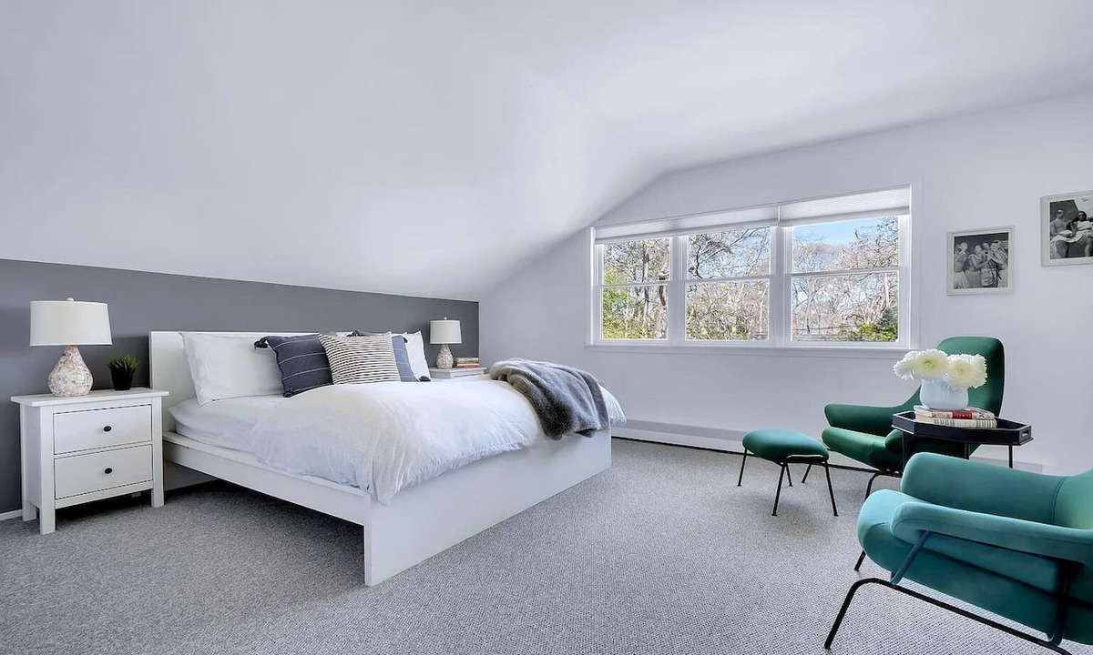 Noyack House | Spacious & Modern 5-bedroom in Sag Harbor, walk to bay