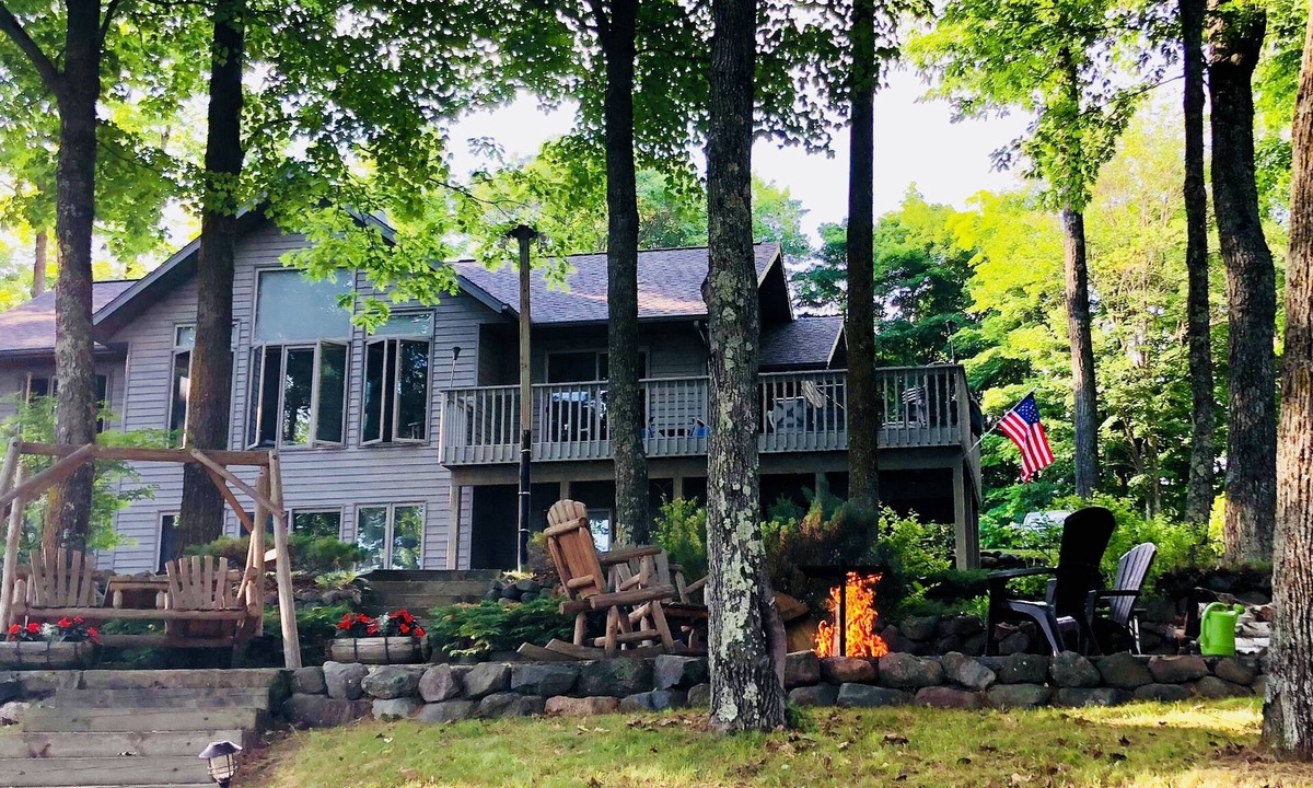 Hayward Cabin | Spacious Northwoods Home -Snowmobiler’s Haven!