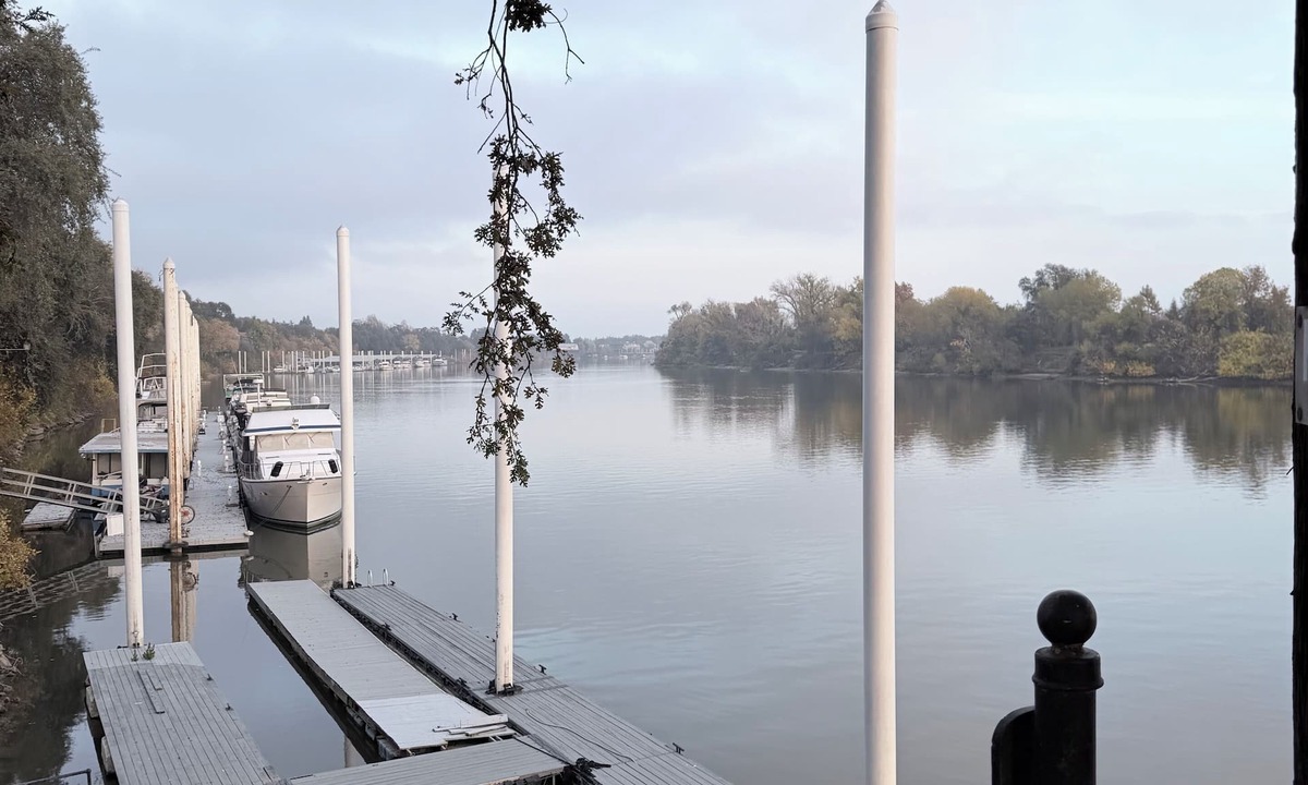 Willow Creek House | Spacious Riverfront Getaway 5 beds 3.5 bath & views