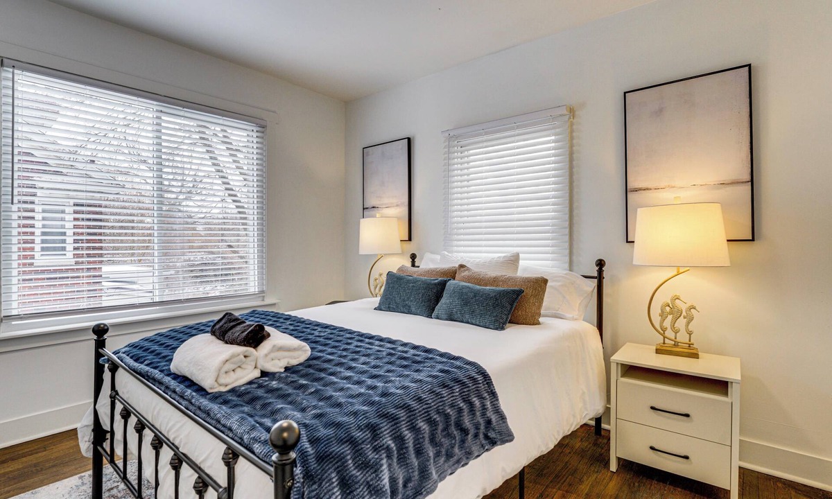Detroit Cottage | Spacious & Updated Group Getaway in Detroit!