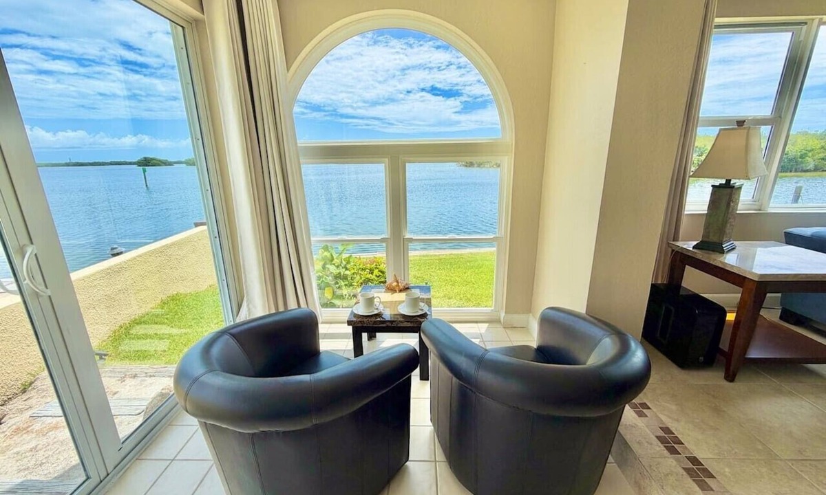 Cocoa Isles Country Club Condo | Spanish Trace Escape | Pool + Minutes to the Beach