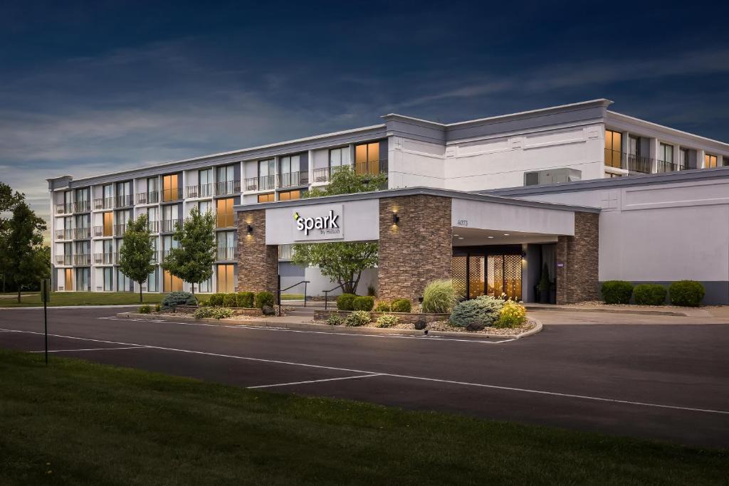 Fairlawn Hotel | Spark By Hilton Akron Fairlawn