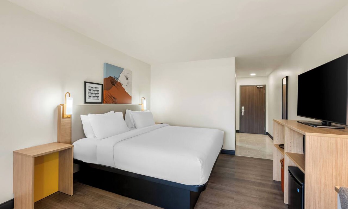 Freeport Hotel | Spark by Hilton Freeport