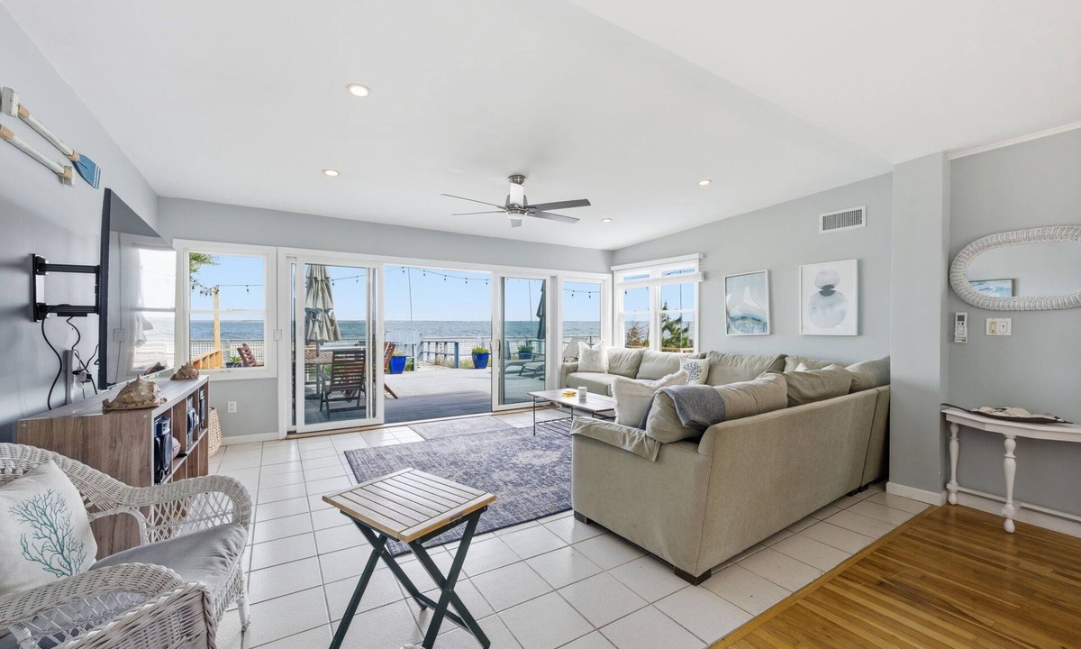 Seaview House | Spectacular Bayfront 4BR | Pet-friendly