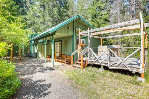 Belknap Springs House | Spring-Fed Soaking Tub! Lush Central Oregon Haven