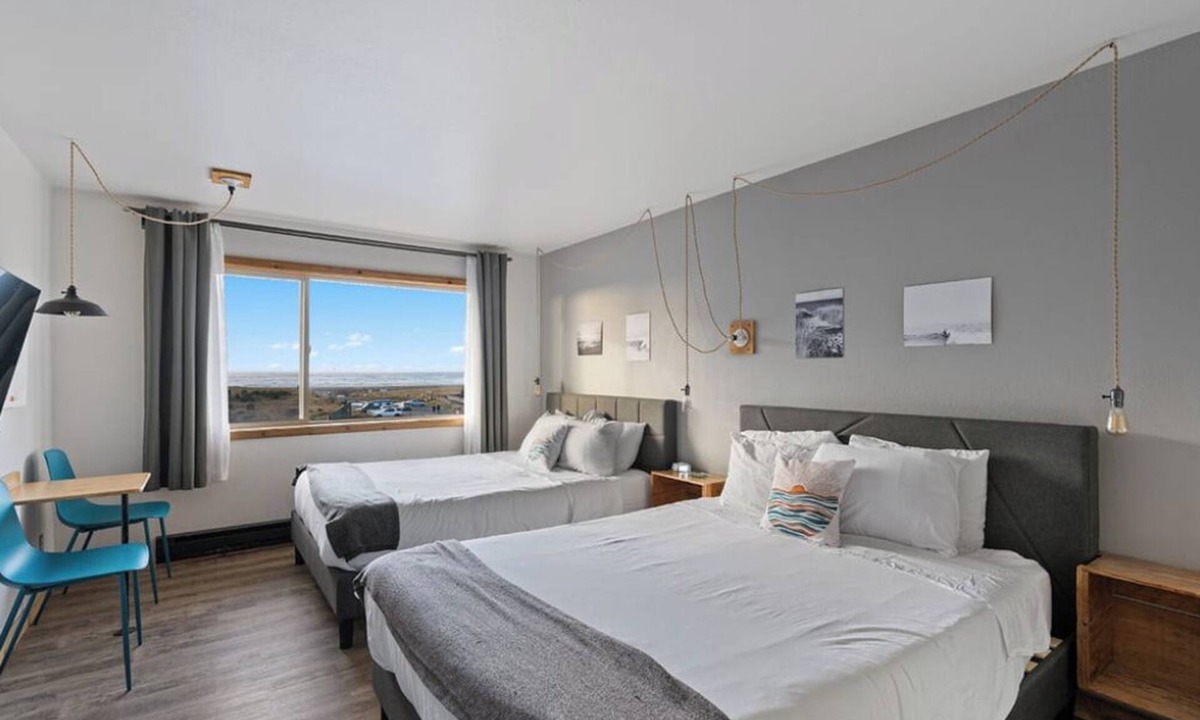 Long Beach Hotel | Stay Close to Long Beach Peninsula! 2 Relaxing Units, Pet-friendy, Indoor Pool!