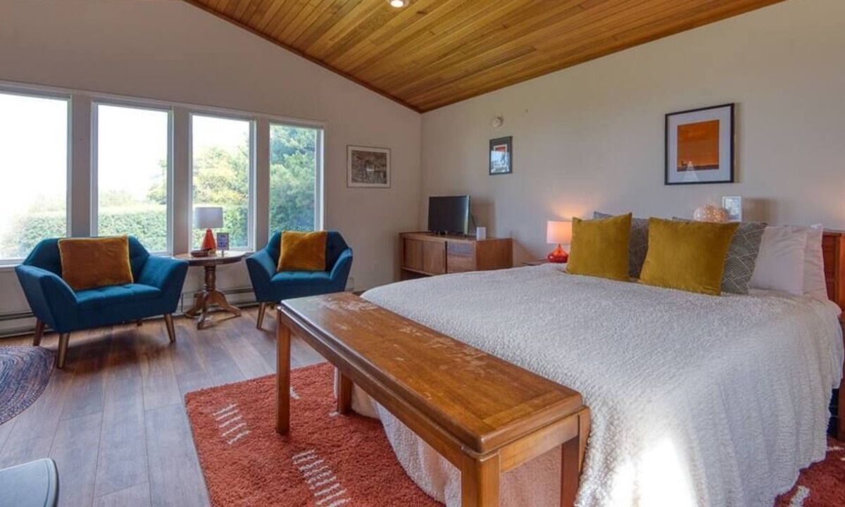 Coos Bay House | #StayinMyDistrict Cape Arago Ocean Studio Suite