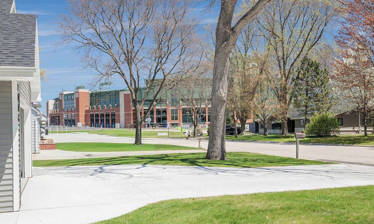 Ashwaubenon House | Steps from Lambeau | Unreal Location