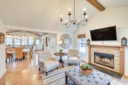 Three Oaks House | Steps to Elm St: Gorgeous Double-Lot Getaway