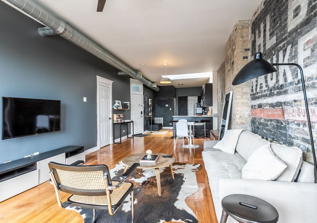 Wicker Park Apartment | Steps to Shops, Eats | Artsy Loft w/ W&D | Zencity