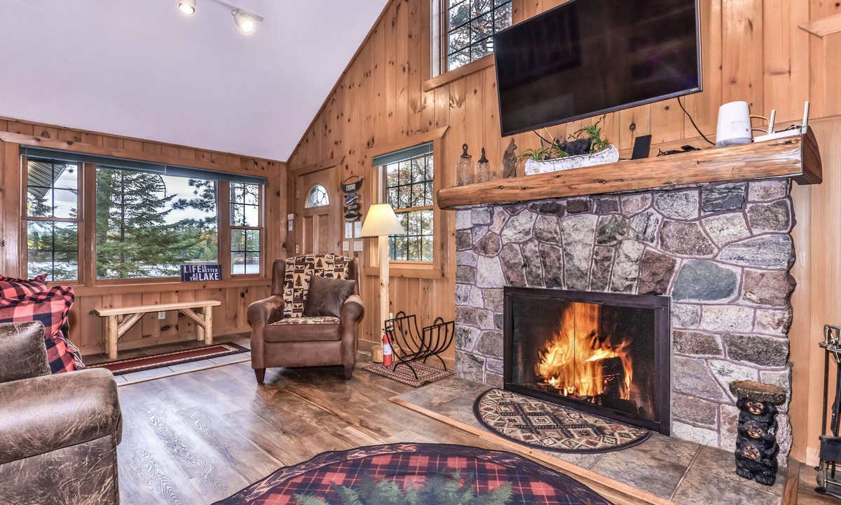 Manitowish Waters House | Stone Lake View – Dock, Sauna & Bunkhouse