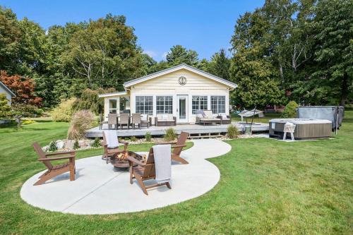 New Era House | Stony Lake Hideaway