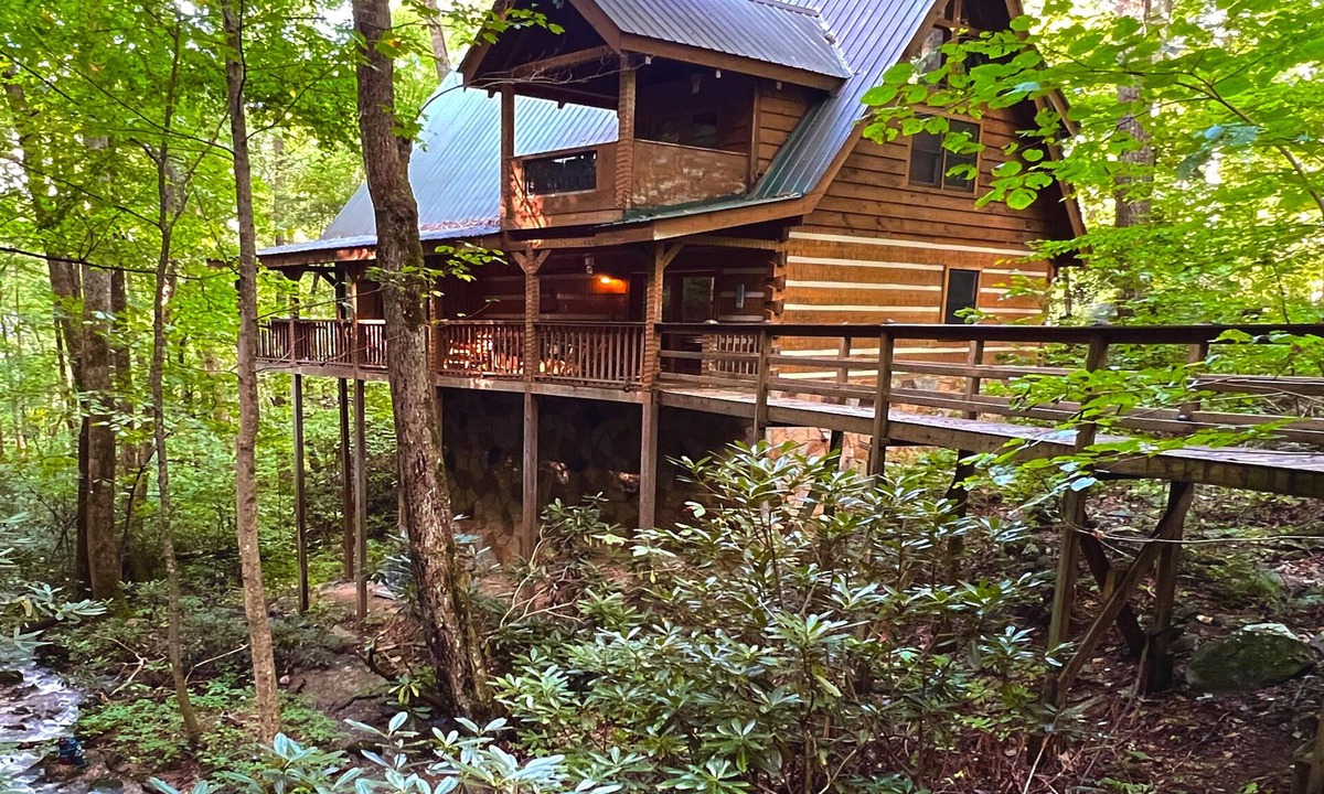 Smoky Mountains Cabin | Streamsong: Free Attraction Tickets, Hot Tub, Pool Table & Secluded Creek Views