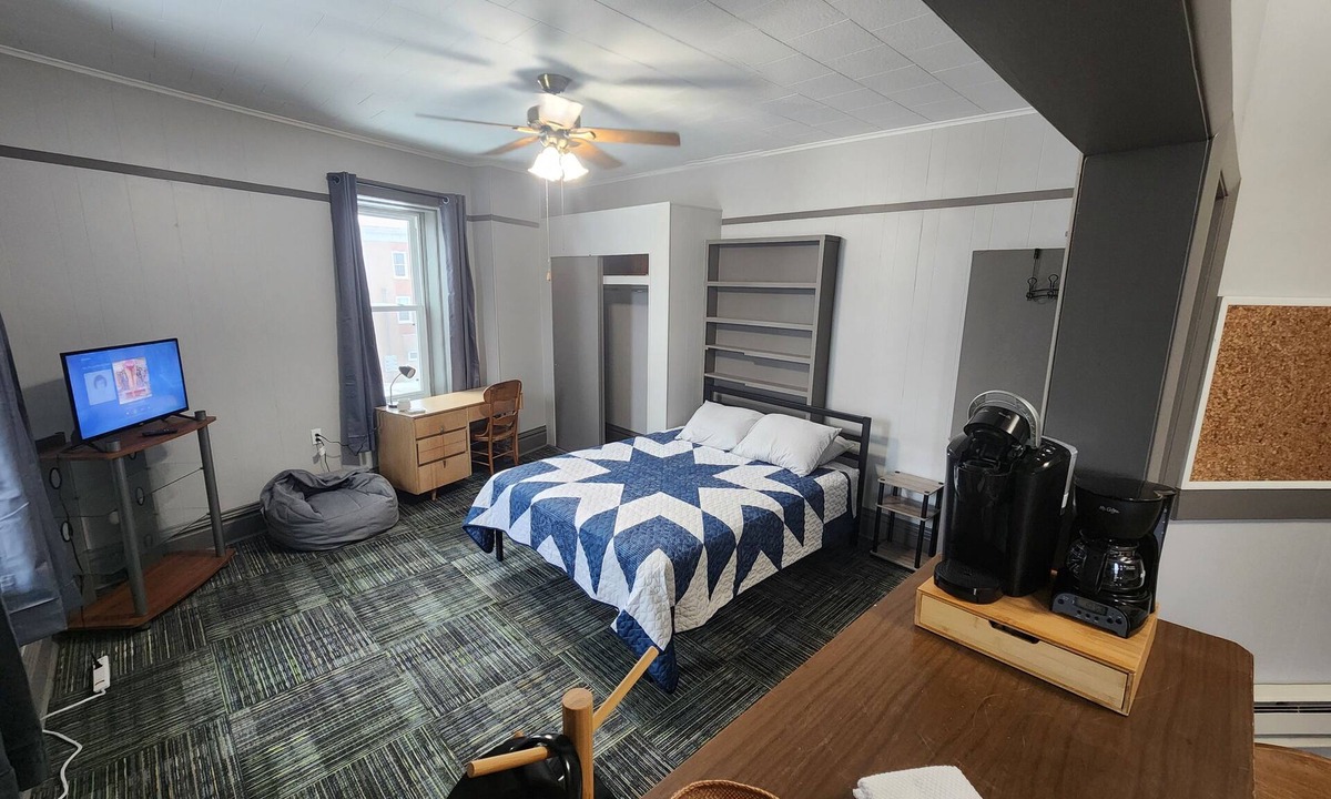 South Range Apartment | Studio Close to MTU, Houghton, Keweenaw, Dining, on the Trail & Full Amenities