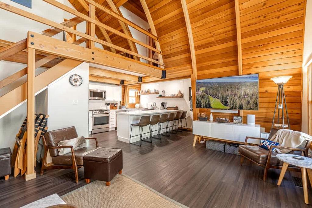 Incline Village House | Stunning Canoe-Frame Cabin with Private Hot Tub near Lake Tahoe Beaches in Incline Village, Nevada