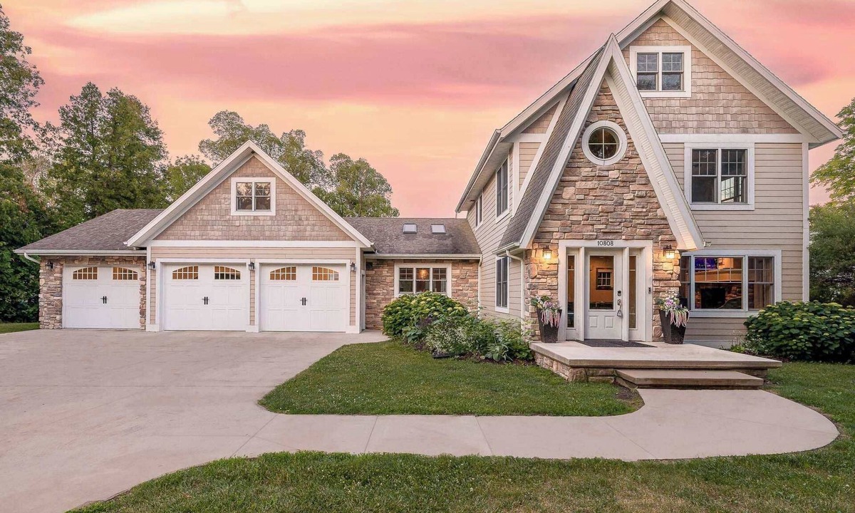 Sister Bay Cabin | Stunning home in Downtown Sister Bay-Sleeps 12