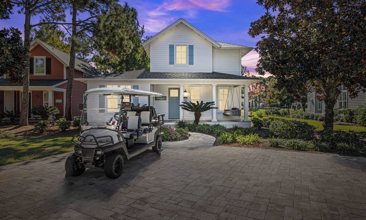 Laurel Grove House | STUNNING LAKE&GOLF COURSE VIEW-golf cart~pool&Hot tub~FREE ACTIVITIES