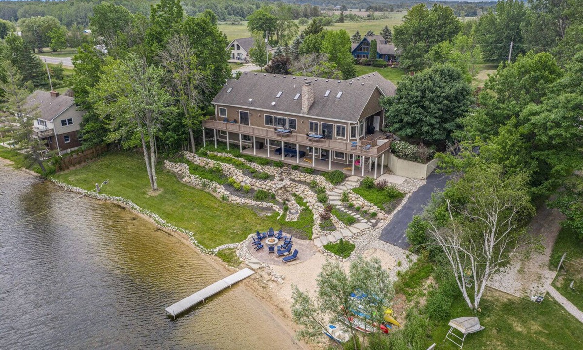 Kaleva House | Stunning Lake House - 200` of Lakefront with Kayaks & Game Room