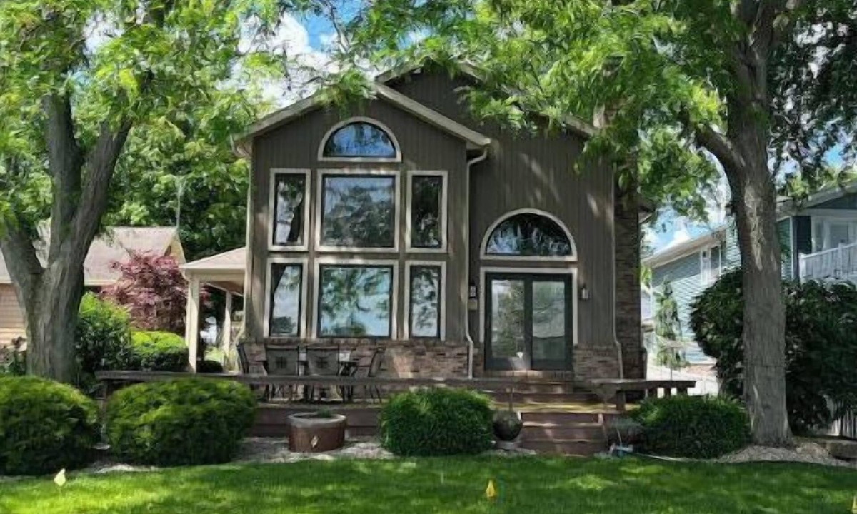 Enchanted Hills House | Stunning Lakeside Retreat!
