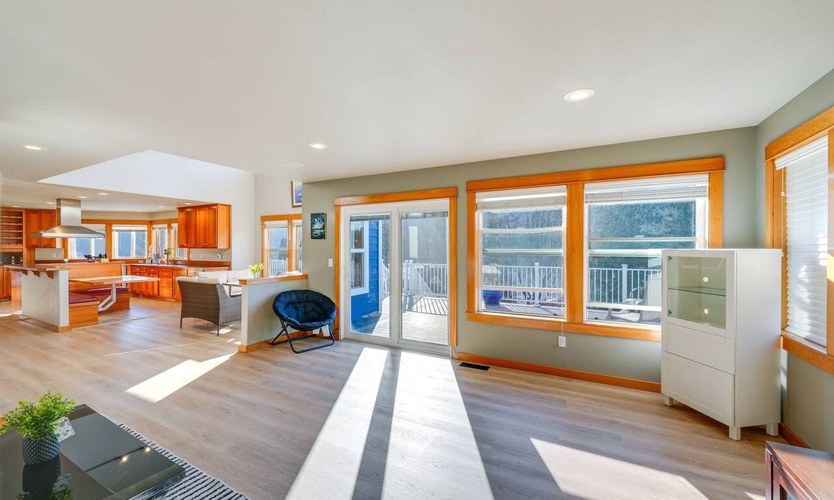 Big Lake House | Stunning Mount Vernon Home w/Big Lake Views!