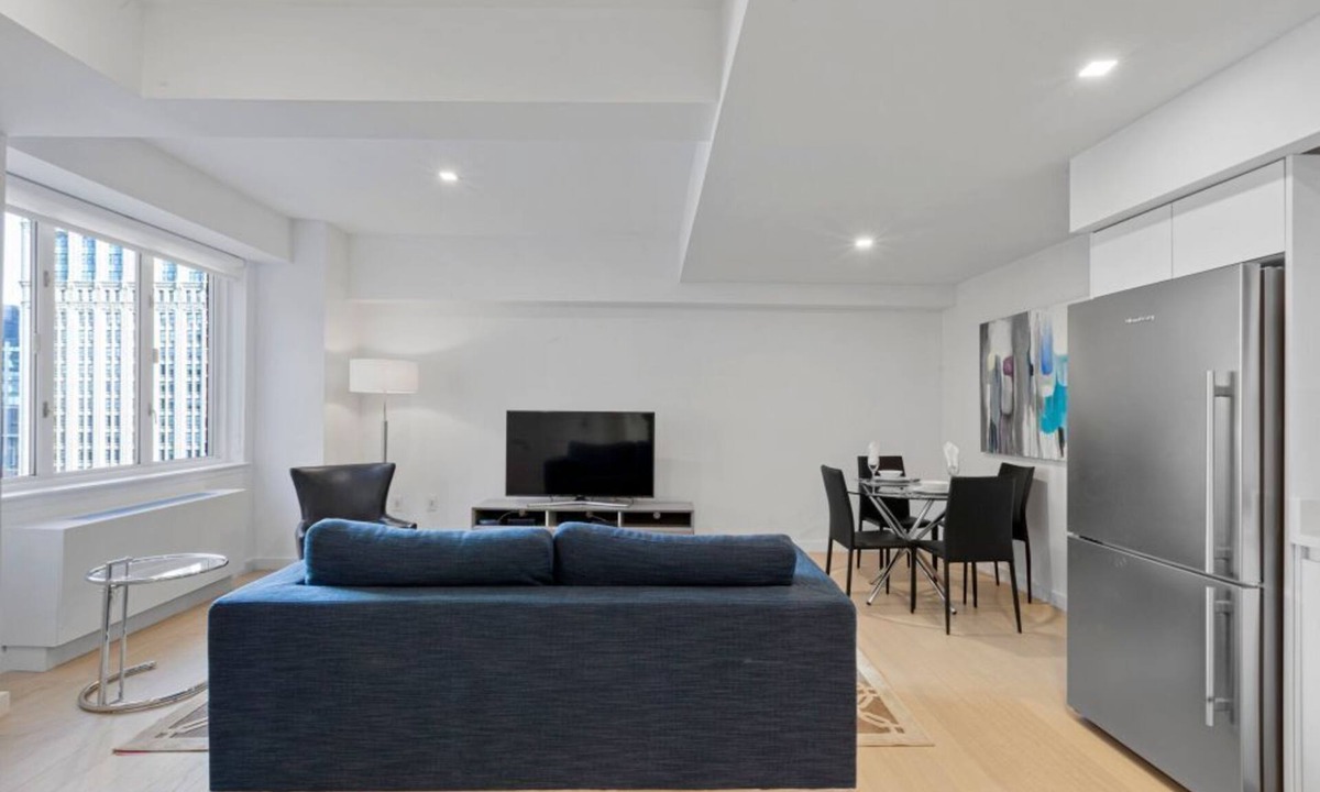 Battery Park City Condo | Stylish 1BR at Rector Place – Rooftop & Fitness Center