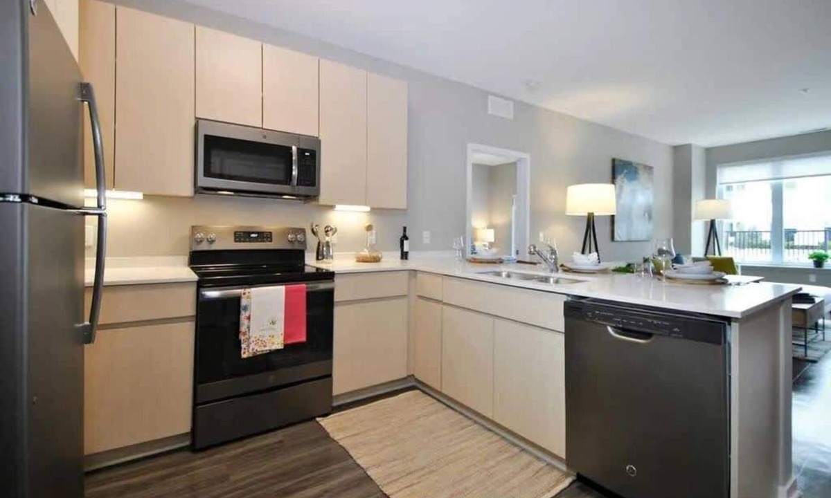 Bryant Pattengill East Apartment | Stylish 2BR Condo near Downtown & U of M