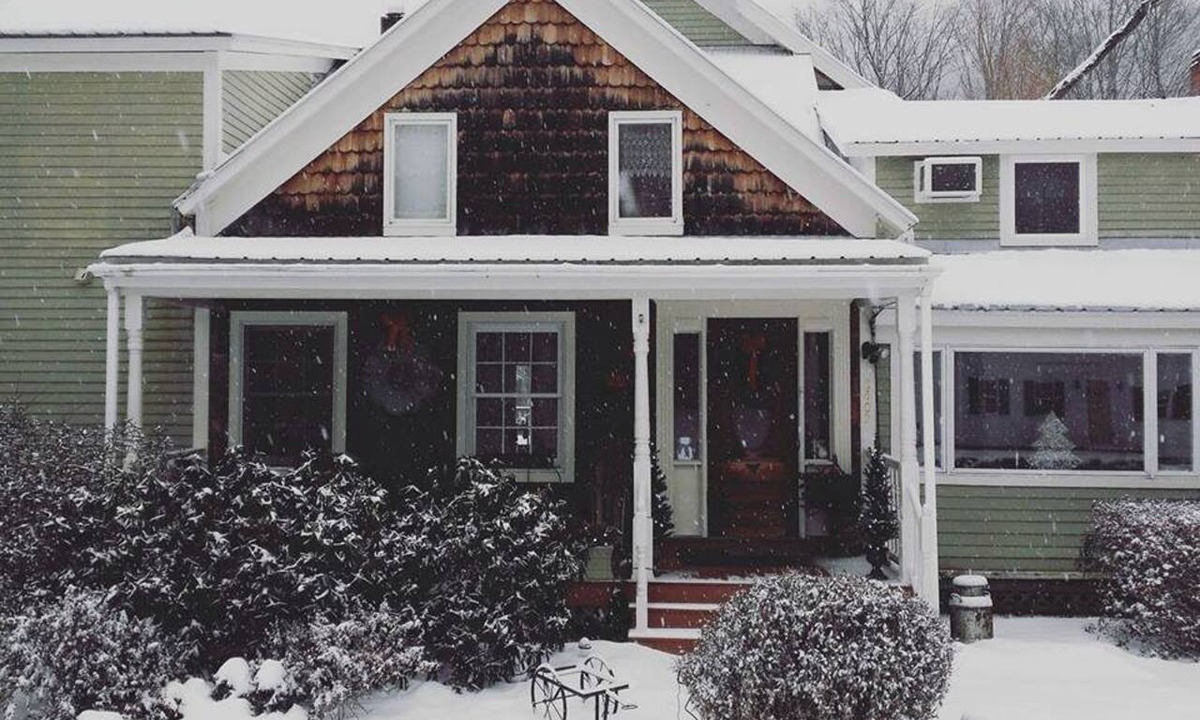 Sandgate Cabin | Stylish Accommodation Perfect for a Romantic Getaway in Bennington County, Vermont
