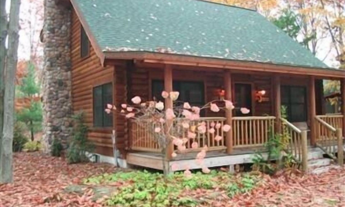 Saugatuck Cabin | Sugar Shack -Luxury Log Home at Goshorn Lake