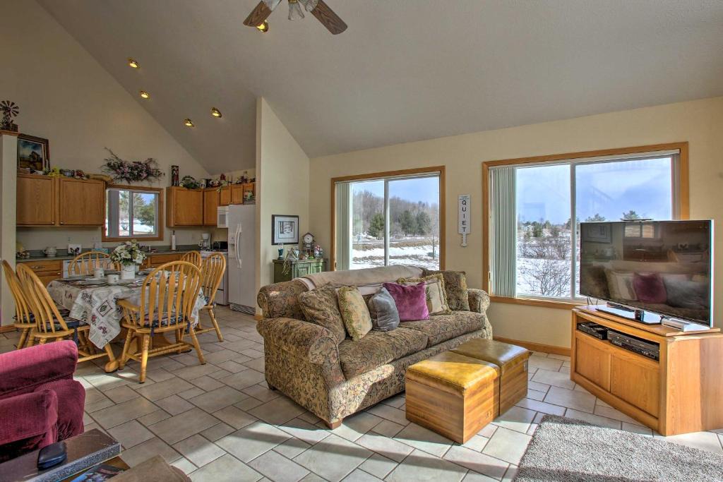 Gladwin House | Sugar Springs Getaway 2 Mi to Lake Lancer!