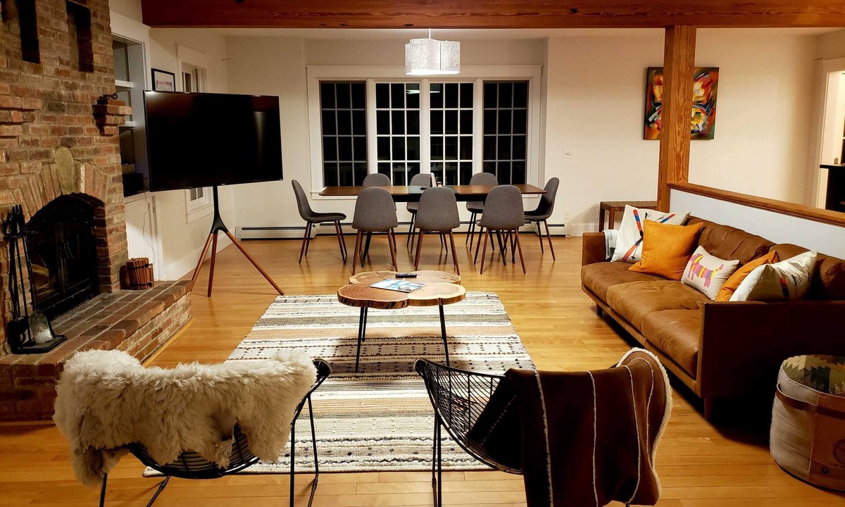 Waitsfield House | Sugarbush + Mad River Glen Modern Mountain Retreat
